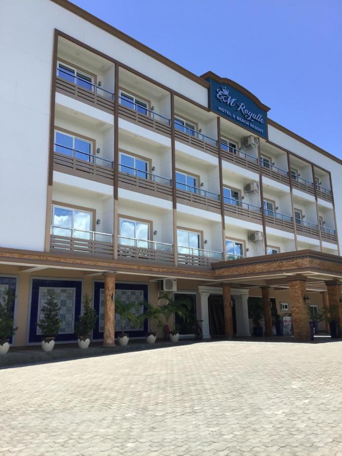 Em Royalle Hotel & Beach Resort San Juan  Buitenkant foto