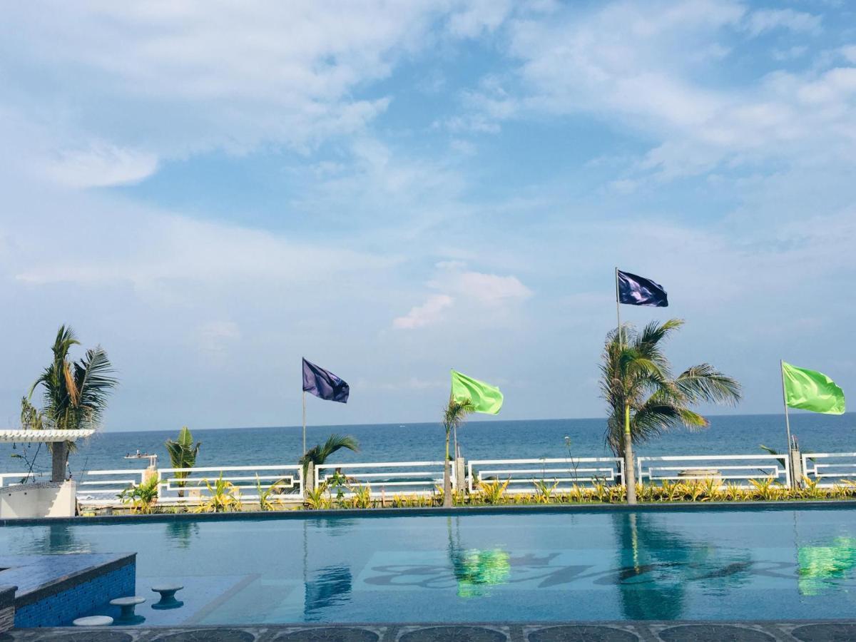 Em Royalle Hotel & Beach Resort San Juan  Buitenkant foto