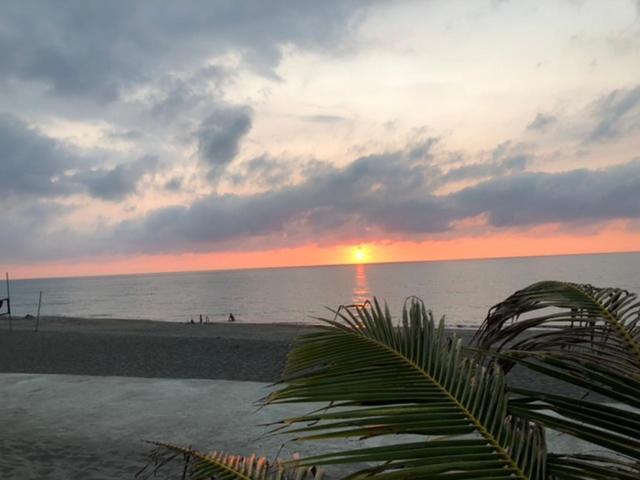 Em Royalle Hotel & Beach Resort San Juan  Buitenkant foto